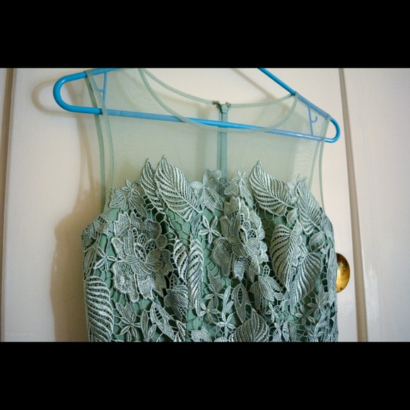 Intricate Leaf Patterned Dress - Picture 2 of 3